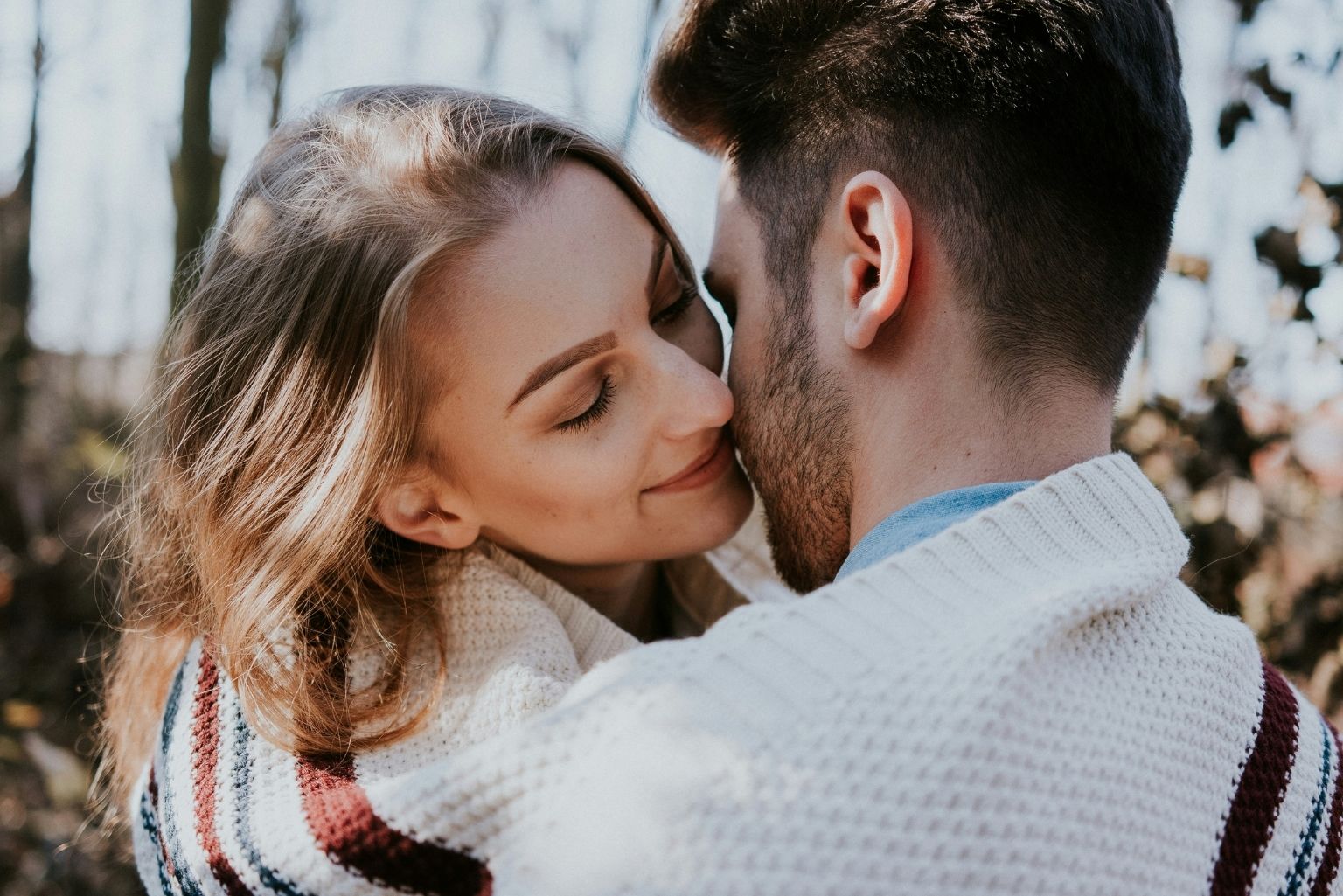 Un vecchio amore ritorna a scuotere 3 segni zodiacali: prepara il cuore