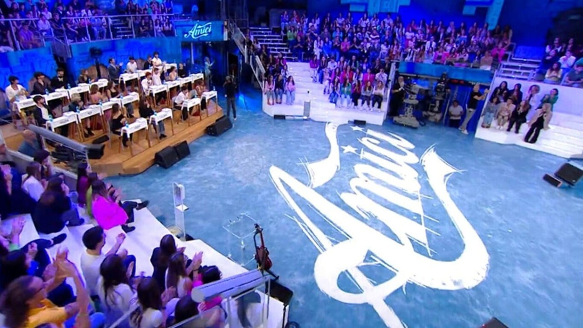 Amici 25, la produzione decide: tre eliminazioni imminenti