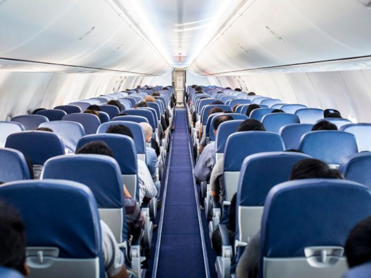 Immagine di un aereo danneggiato
