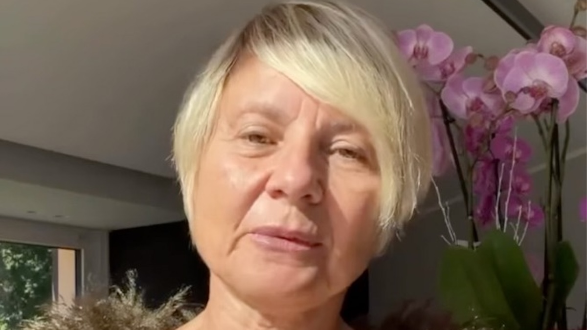 “Voglio darvi mie notizie”. Antonella Elia torna a parlare dopo l’intervento