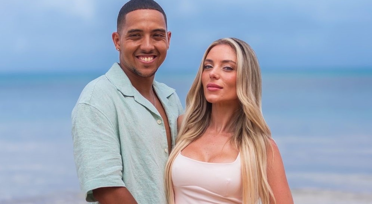 L'Isola della Tentazione Spagna, passioni tra piscina e camera da letto con il corteggiatore di fronte alle telecamere: scoppia la tempesta. 